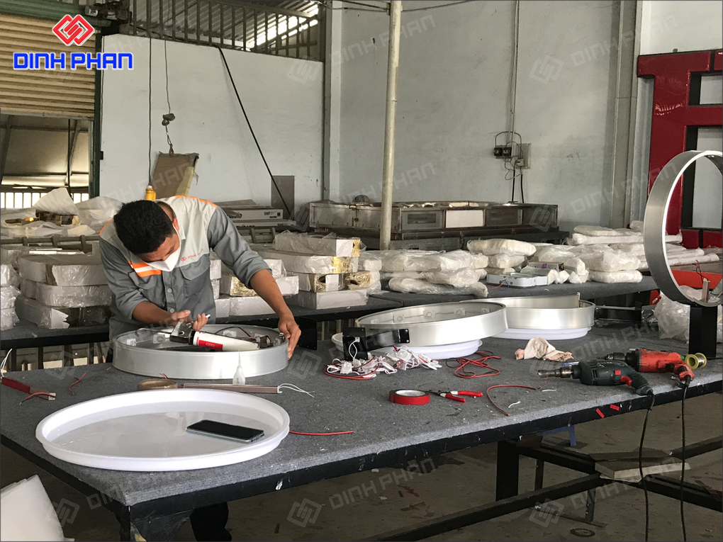 Gia Công Hộp Đèn In UV Cao Cấp, Giá Rẻ