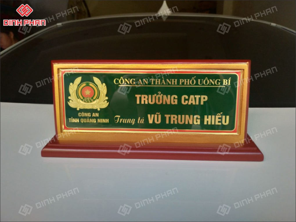 Làm Biển Chức Danh Sang Trọng, Đẳng Cấp