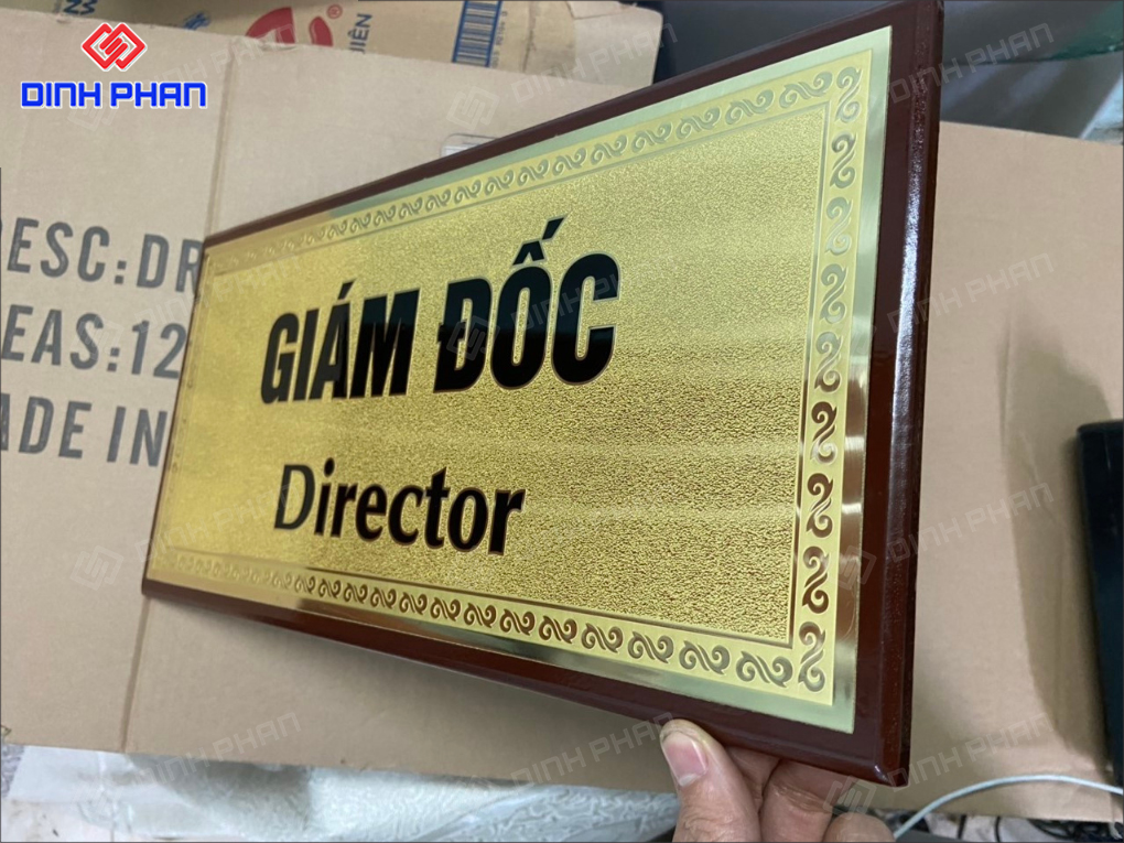 Làm Biển Chức Danh Sang Trọng, Đẳng Cấp