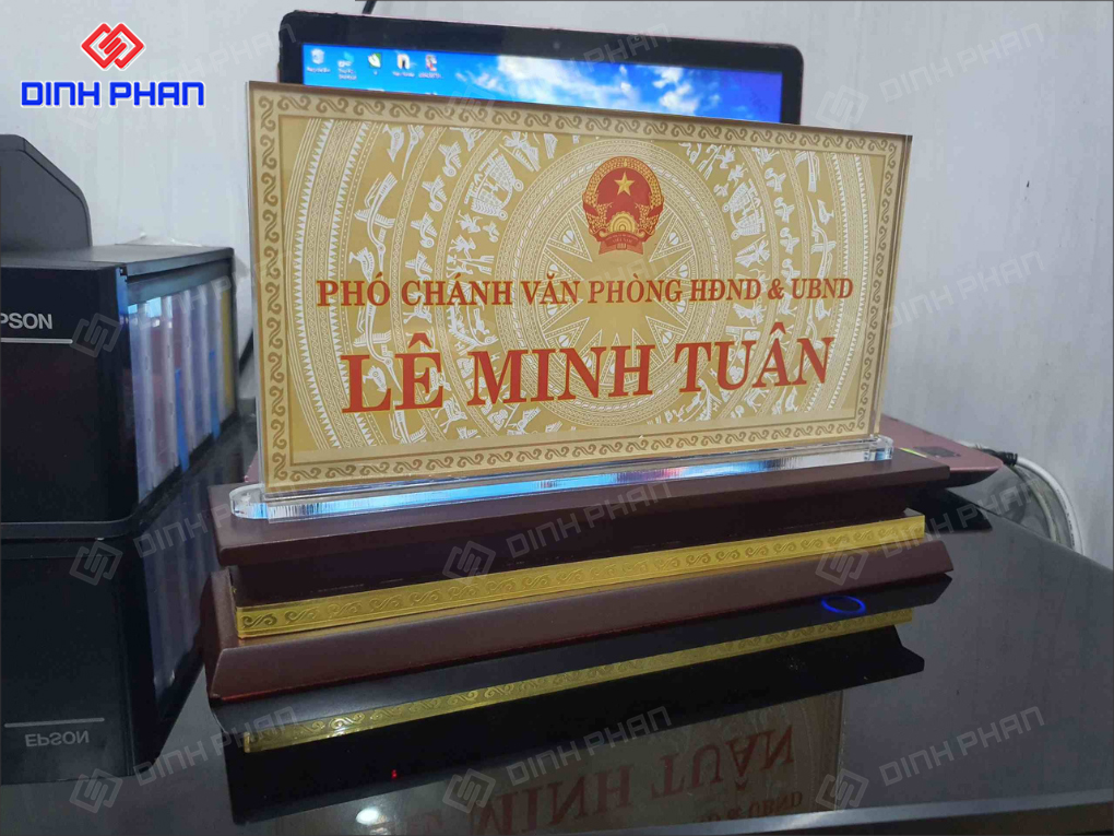 Làm Biển Chức Danh Sang Trọng, Đẳng Cấp