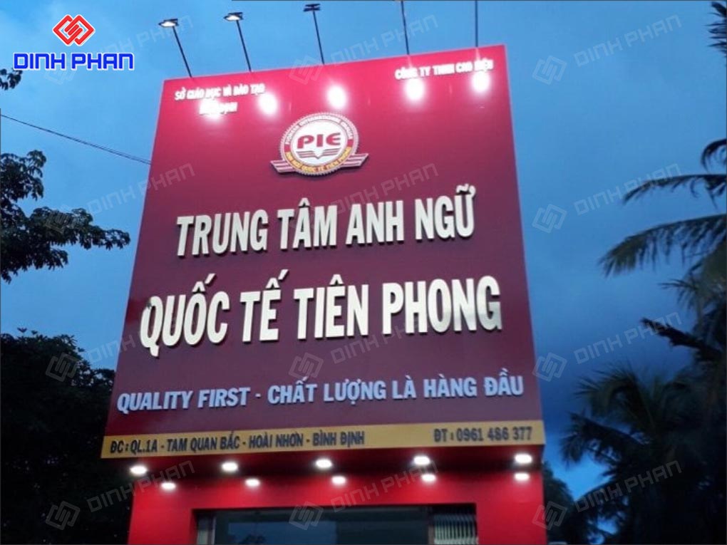 Làm Bảng Hiệu Trung Tâm Tiếng Anh Cao Cấp